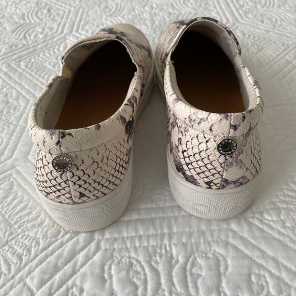 Steve Madden Gills Cream Snakeskin Slip On Shoes 9 - Picture 5 of 7